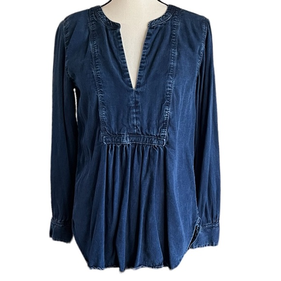 Loft The Softened Dark Blue Chambray top. Size S. - Picture 4 of 10